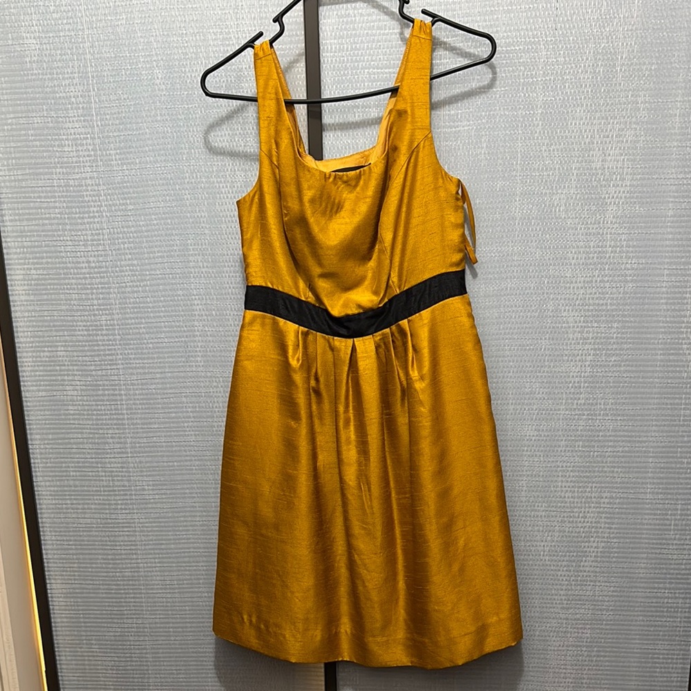 Elegant Gold Sleeveless Dress